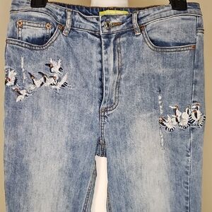 Gianni Bini Embroidered White Bird Cropped Straight Leg Light Wash Jeans Sz 6/8
